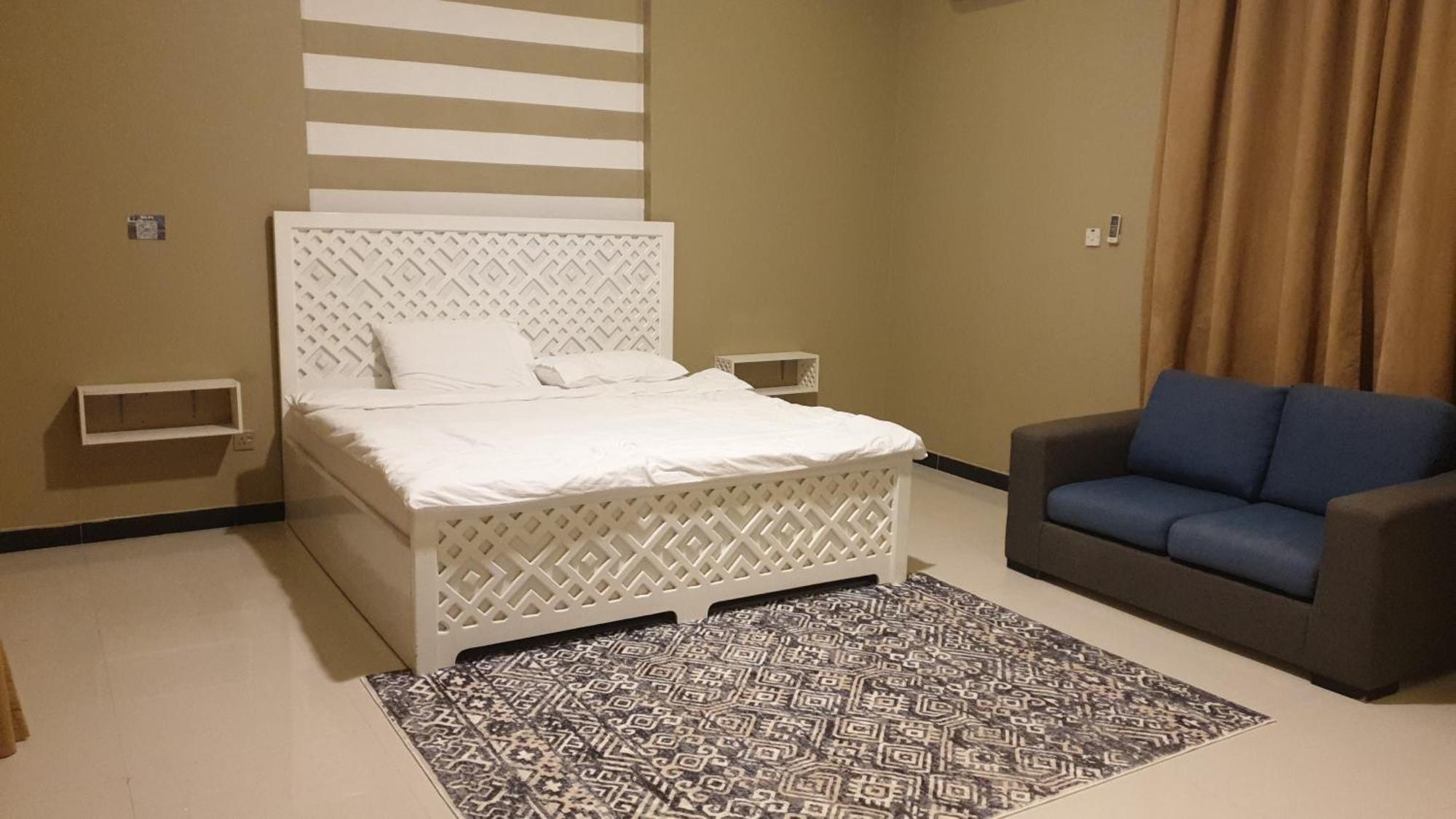 King Bed Room In Salalah Social Club Exterior photo